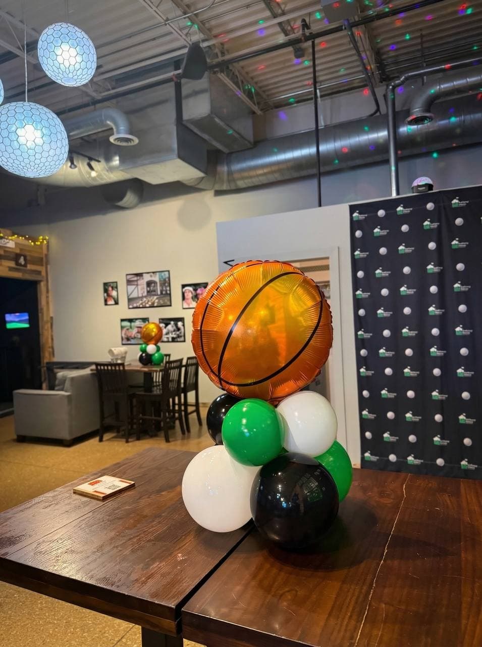 Basketball themed balloon centerpiece